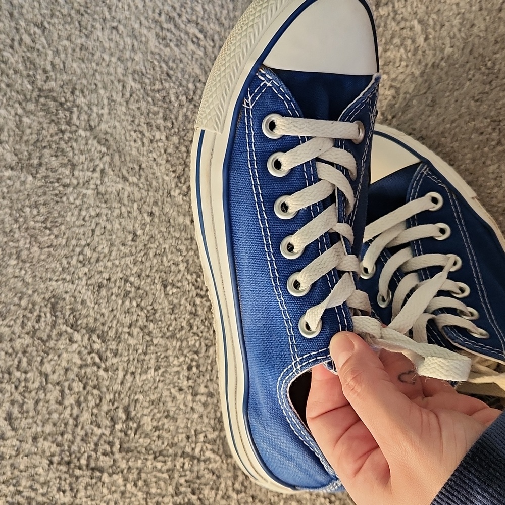 Blue low-top converse - Picture 13 of 13